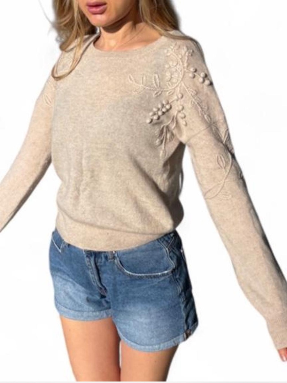 Delicate cashmere sweater oatmeal cream color 
Features embroidered 3D berries S
